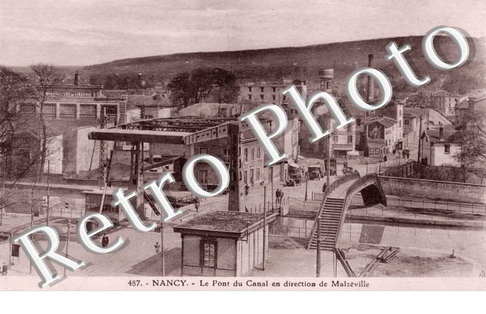 Faubourg des trois Maisons Le pont du canal en direction de Malzeville