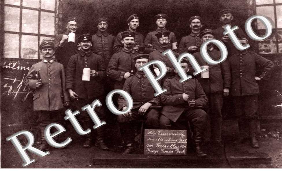 militaires allemands une chope à la Main 