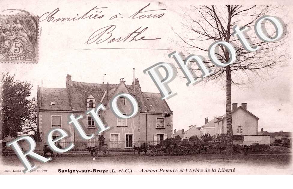 Ancien Prieure et l&#039;Arbre de la Liberte