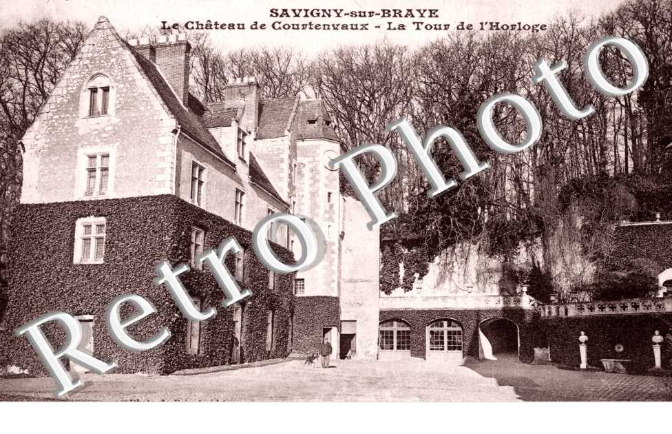 Chateau de Courtenvaux - La Tour de l'Horloge