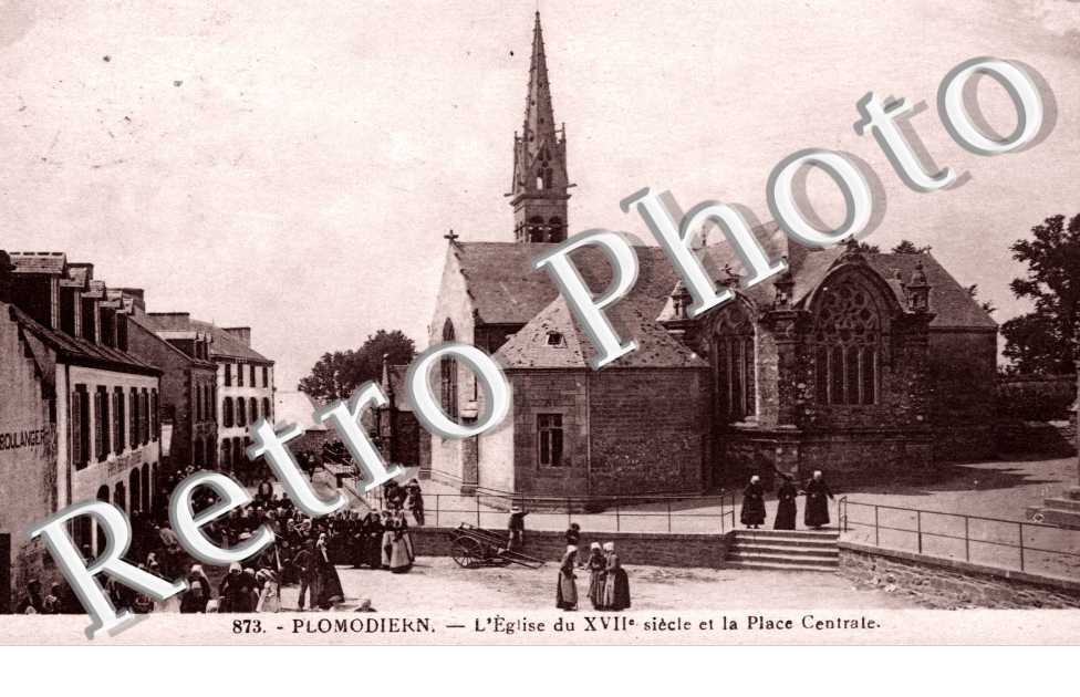 l&#039;eglise du XVIIe siecle et la place centrale