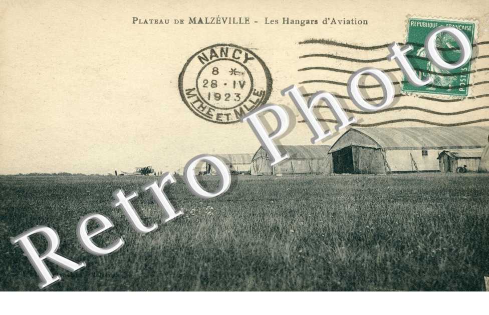 Les Hangars d'aviation sur le Plateau