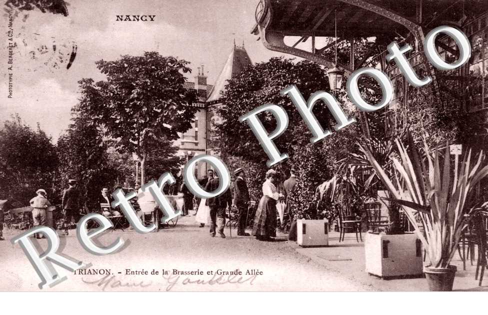 Le trianon - Entree de la Brasserie et grande allee