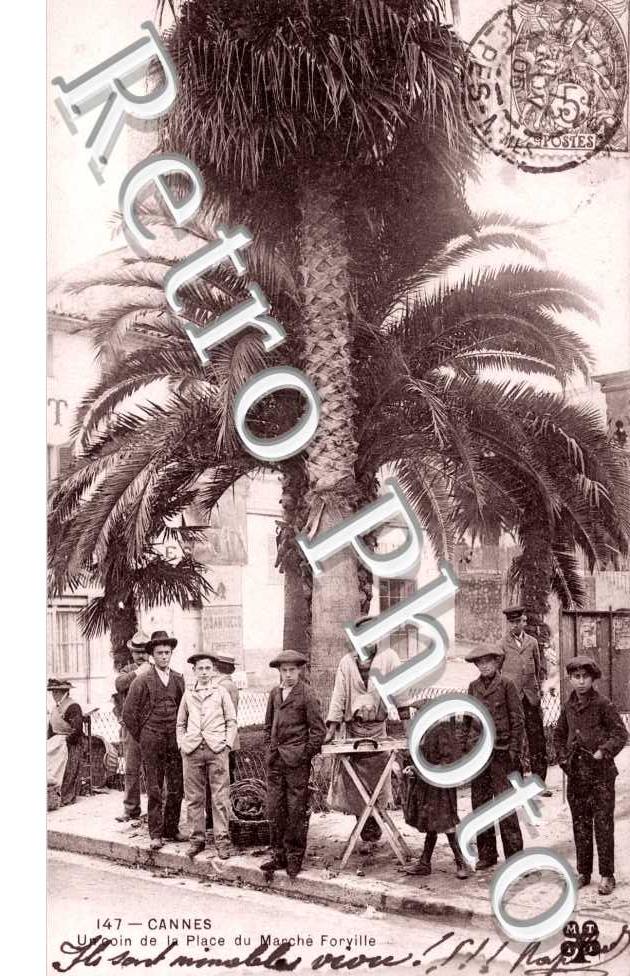 Un Coin de la Place du Marche de Froville
