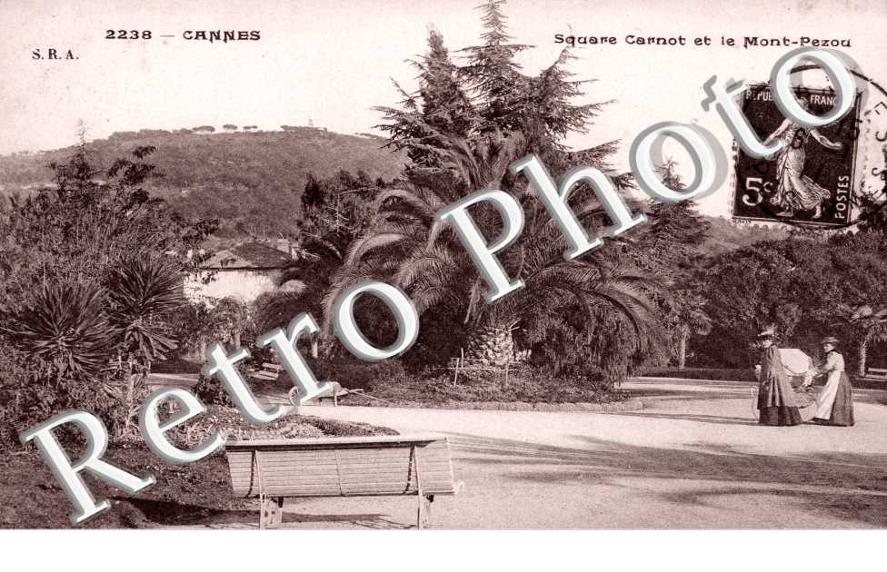 Square Carnot et le Mont Pezou