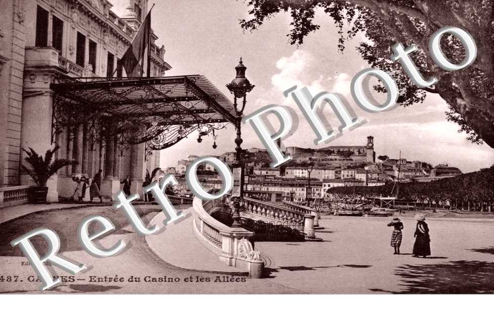 Entree du Casino et les Allees