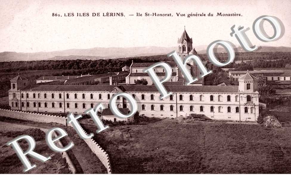 les Iles de Lerins, Ile Saint-Honorat, Vue Generale du Monastere