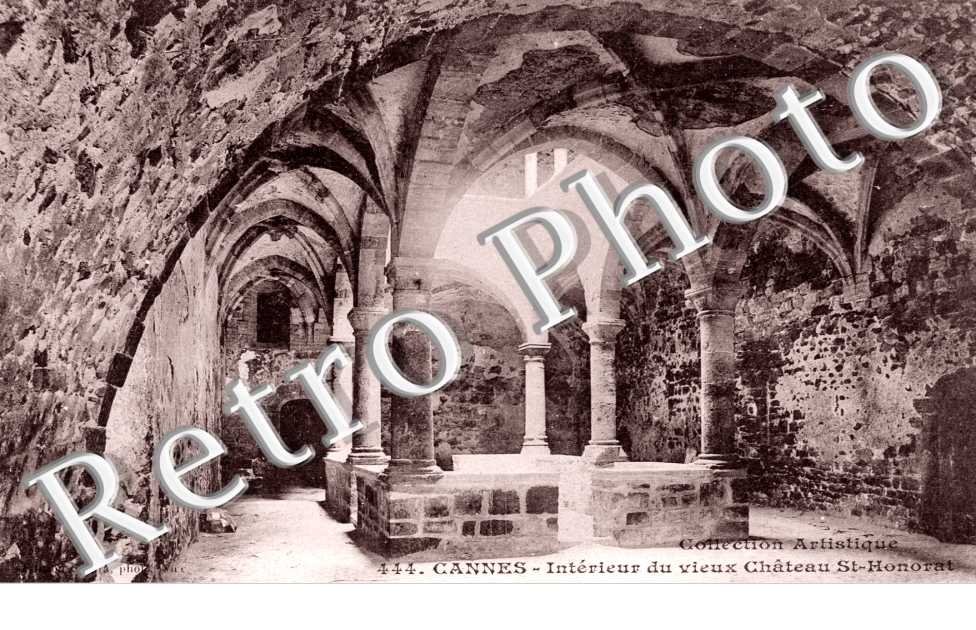 Interieur du vieux Chateau St Honorat