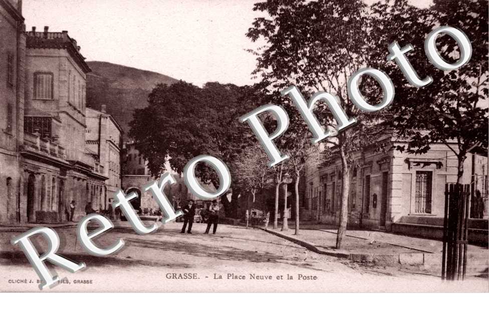 La place neuve et la poste
