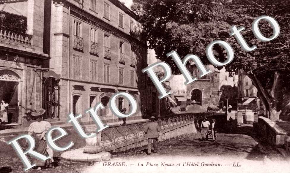 La place Neuve et l&#039;Hotel Gondran