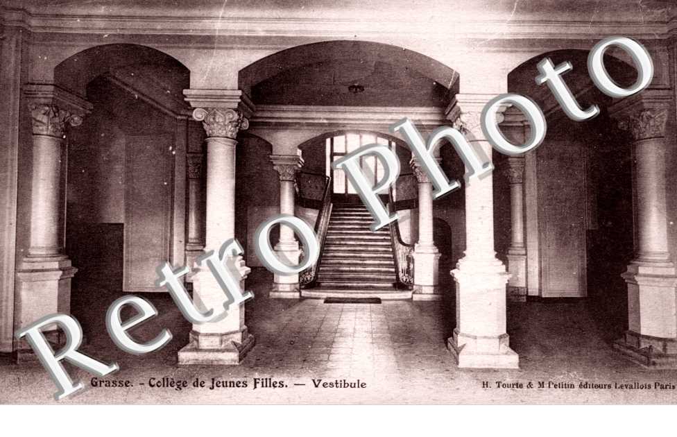 College de Jeunes Filles, Vestibule