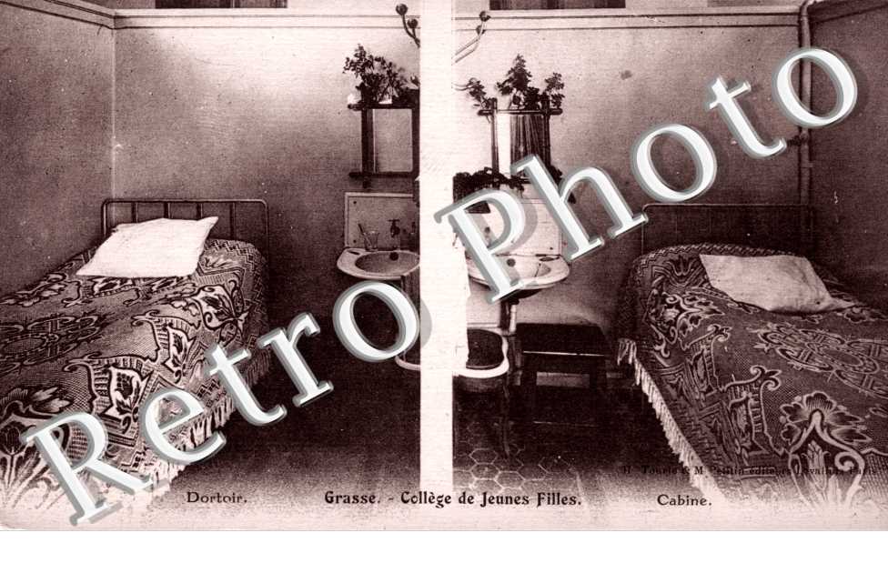 College de Jeunes Filles - Dortoir cabine