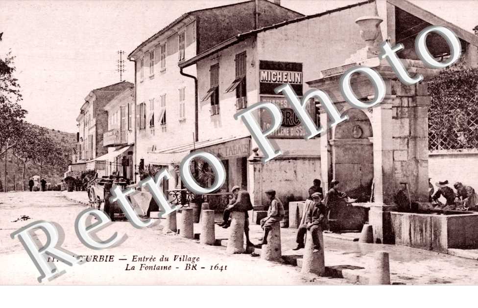 entree du village, la fontaine