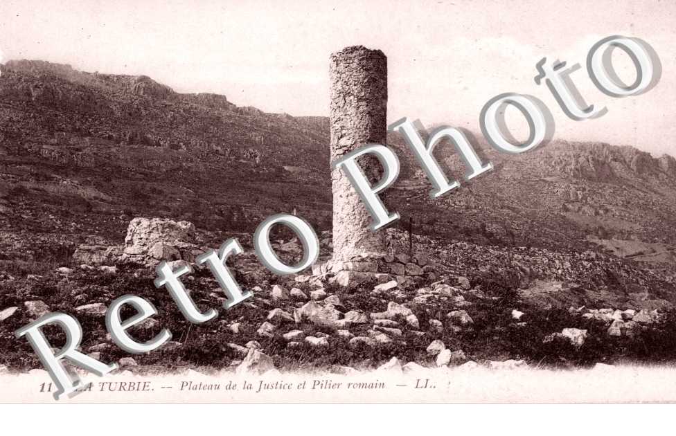 Plateau de la justice et pilier romain