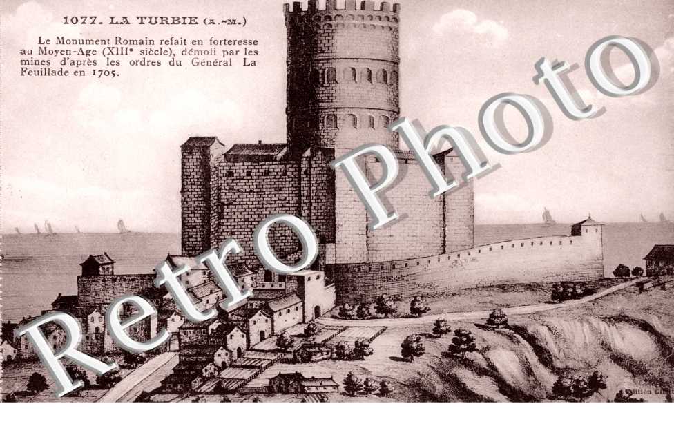 Monument romain refait en forteresse au Moyen-Age