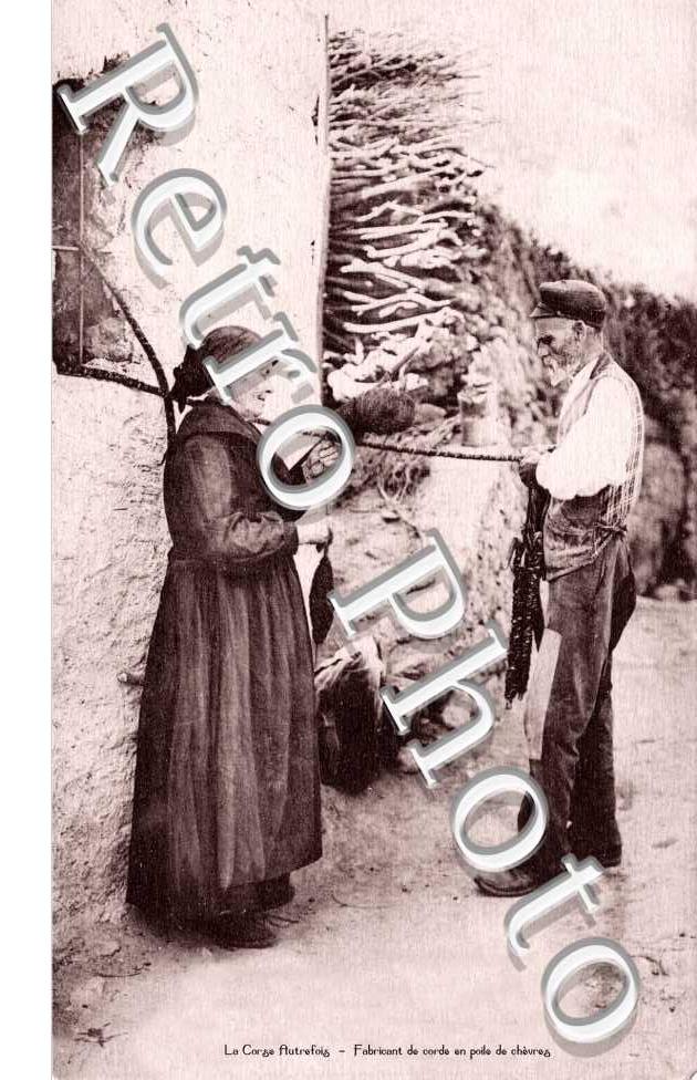 Fileuse et fabricant de corde en poils de chevre
