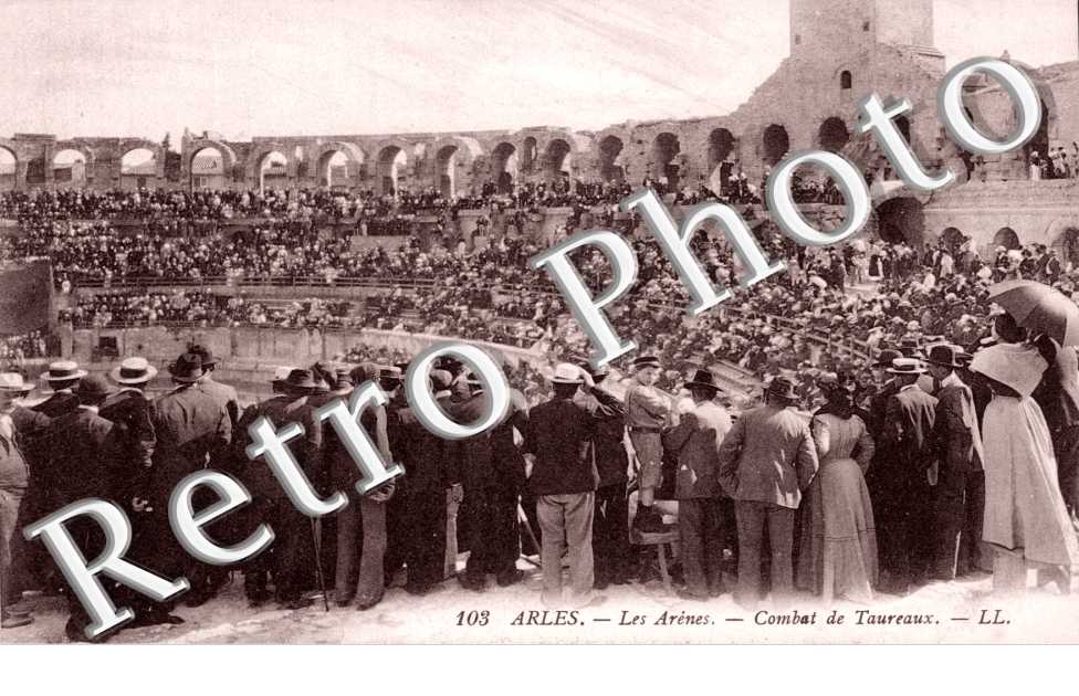 Les Arenes, Combat de Taureaux
