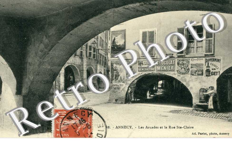 Les Arcades et la Rue Ste Claire