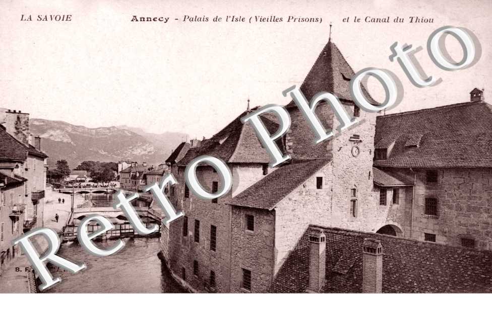 Palais de l&#039;Isle et le Canal du Thiou