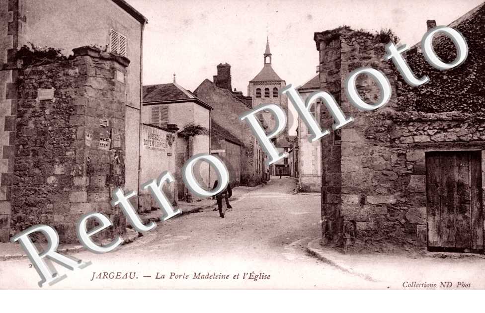 porte Madeleine et l&#039;eglise