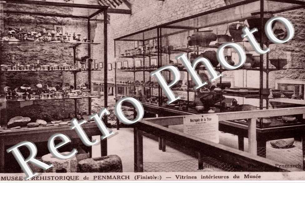 Vitrines Interieures du Musee, Musee Prehistorique de Penmarch