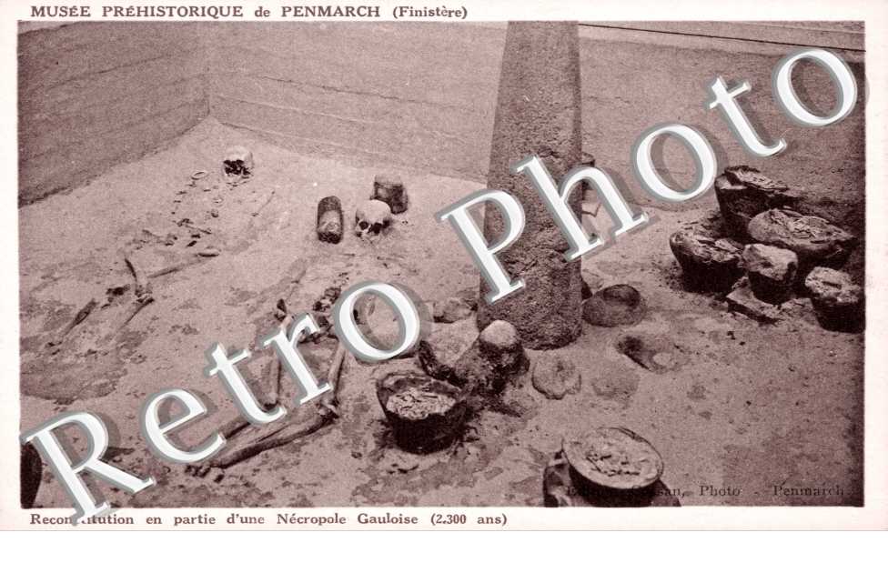 Reconstitution en partie d&#039;une Necropole Gauloise, Musee Prehistorique de Penmarch