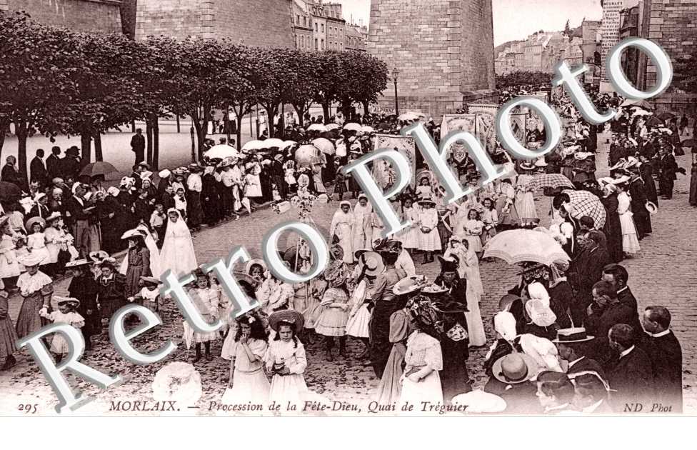 procession de la Fete Dieu, Quai de Treguier