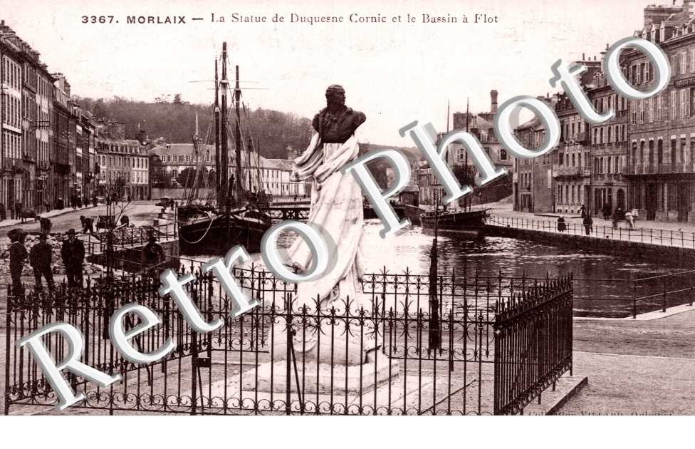Statue de Duquesne Cornic et le Bassin a Flot