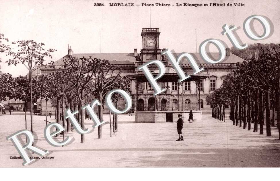 place Thiers, le Kiosque et l&#039;Hotel de Ville