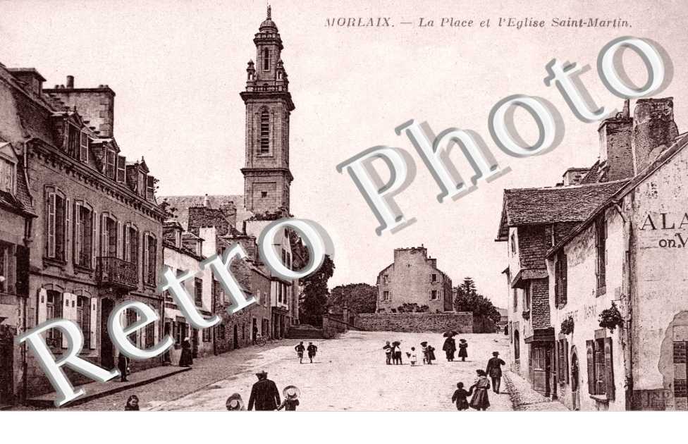 la Place et l&#039;Eglise Saint-Martin