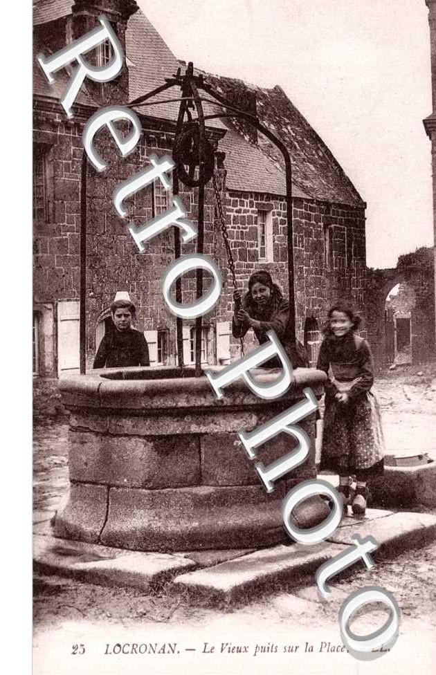le Vieux Puits sur la Place