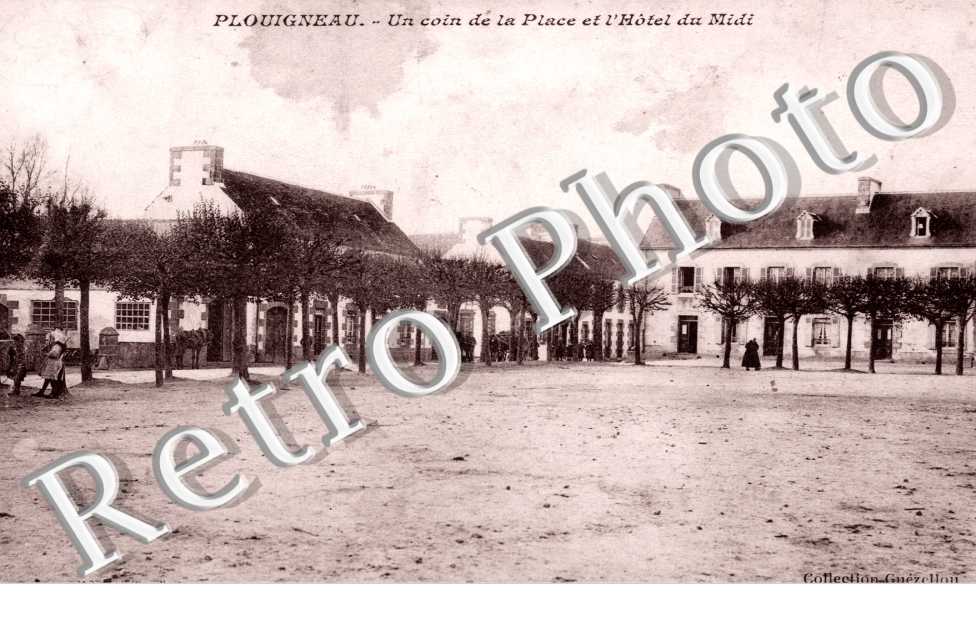 Un coin de la Place  et l&#039;Hotel du Midi