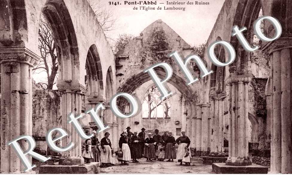 Interieur des Ruines de l&#039;Eglise de Lambourg