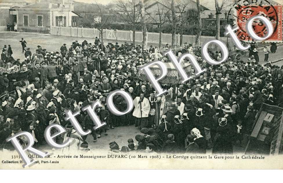 Arrivee de Monseigneur Duparc - le cortege quittant la gare  pour la cathedrale