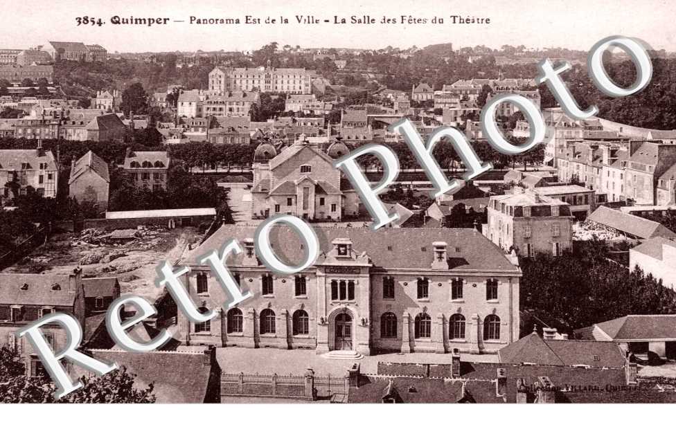 Panorama de la Salle des Fetes au Theatre