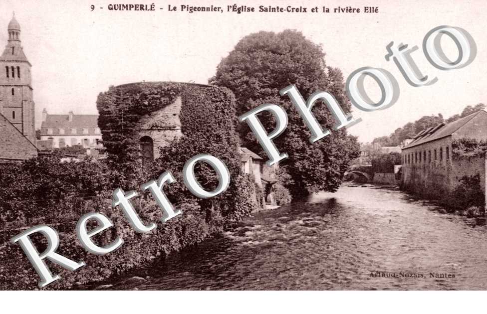 le pigeonnier, l&#039;Eglise Sainte Croix et le Riviere Elie