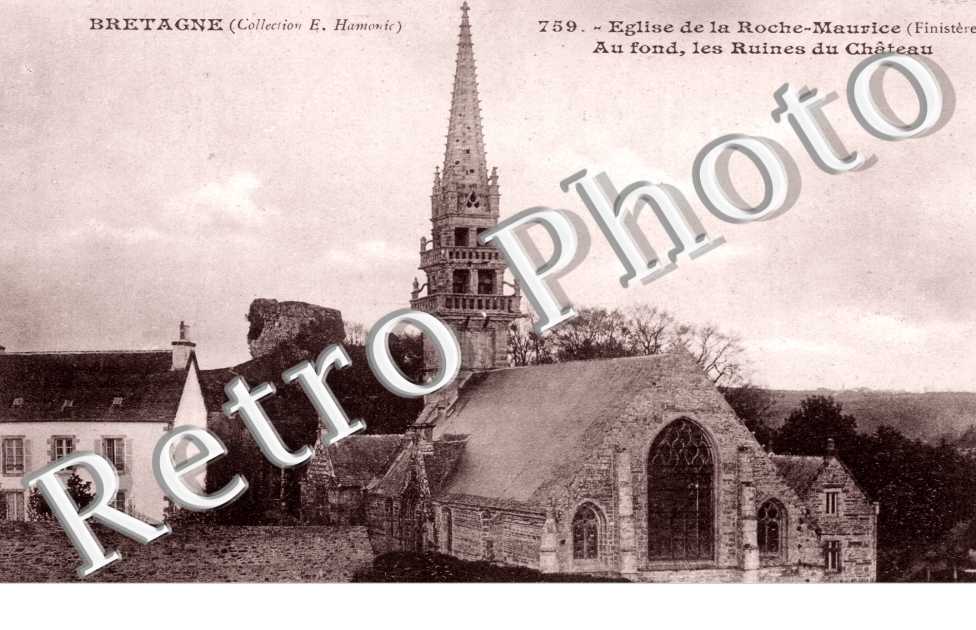 l&#039;eglise - Au fond les ruines du Château