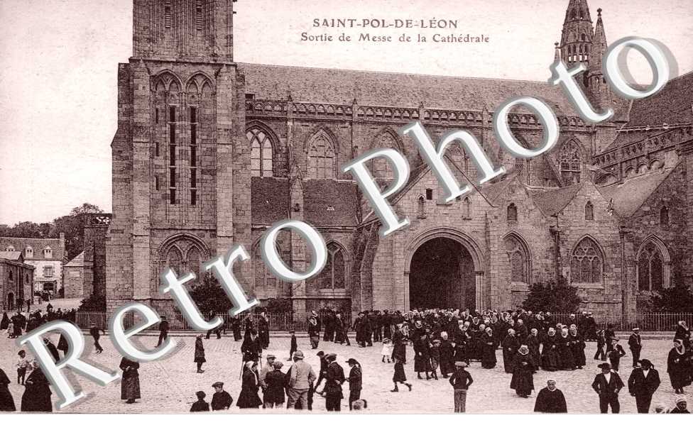 Sortie de Messe de la Cathedrale