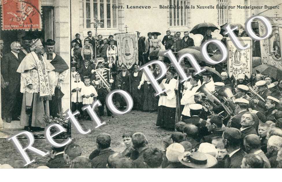 Benediction de la Nouvelle Ecole par Monseigneur Duparc