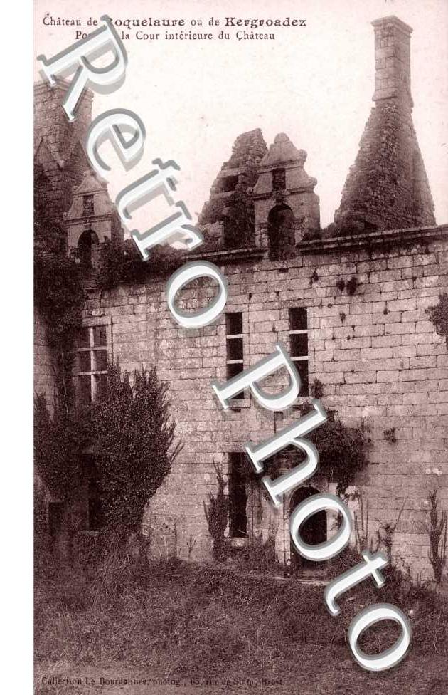 Chateau de Roquelaure ou de Kergroadez, Porte de la Cour Interieure du Chateau