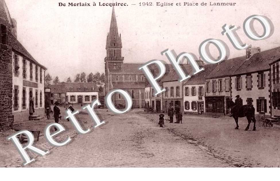 Eglise et Place de Lanmeur