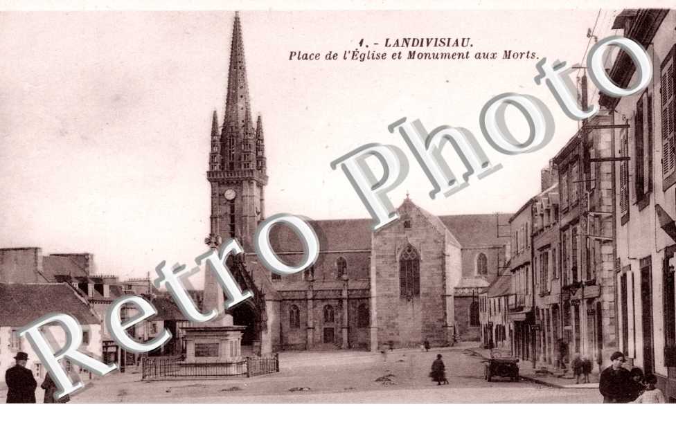Place de l&#039;Eglise et le Monuments aux Morts