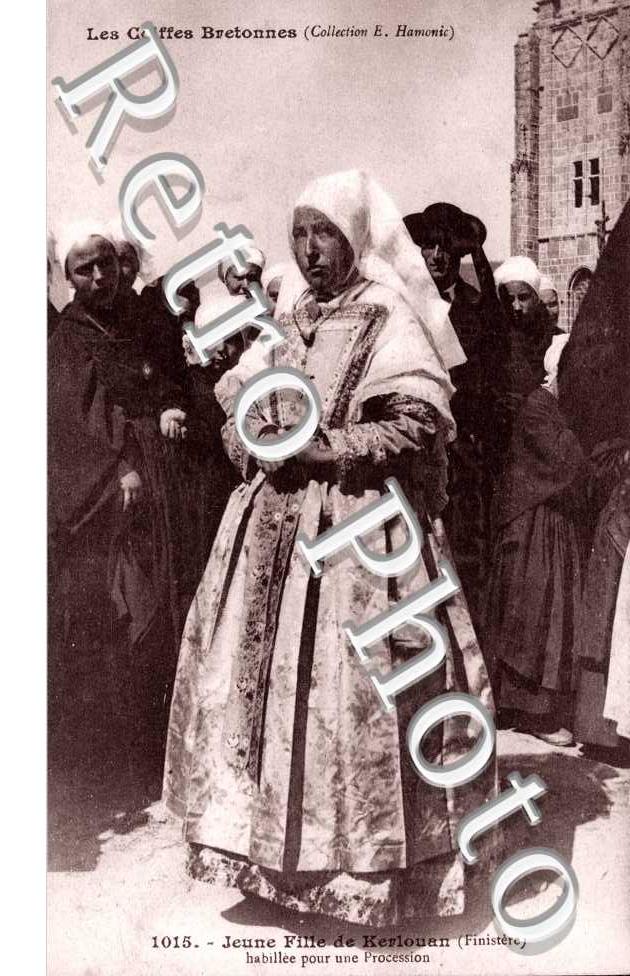 Jeune Fille, les Coiffes Bretonnes