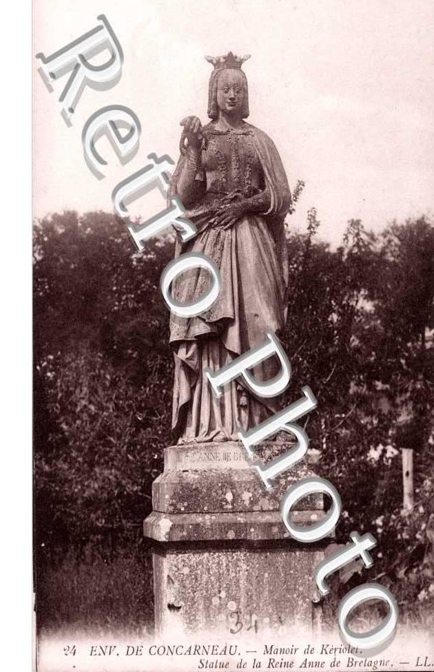 Le Manoir, Statue de la Reine Anne de Bretagne