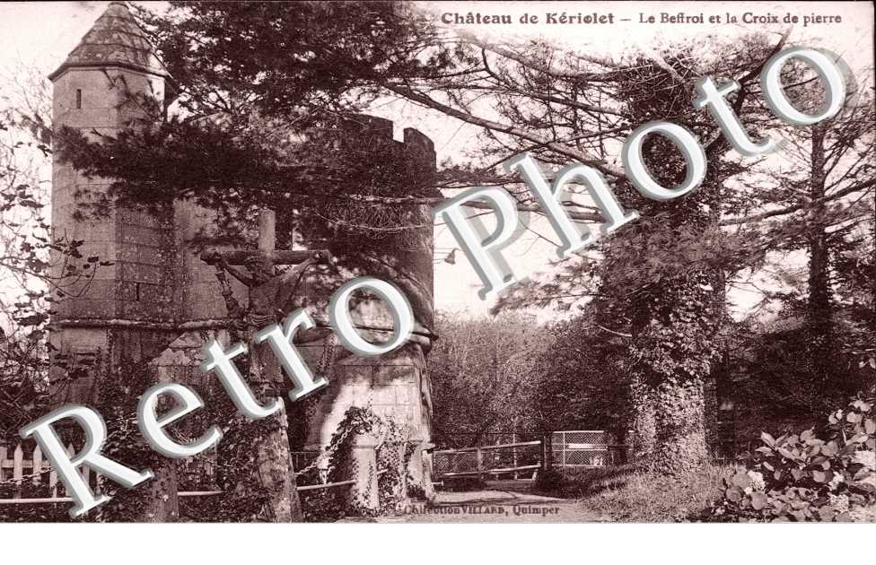 le beffroi et la croix de pierre