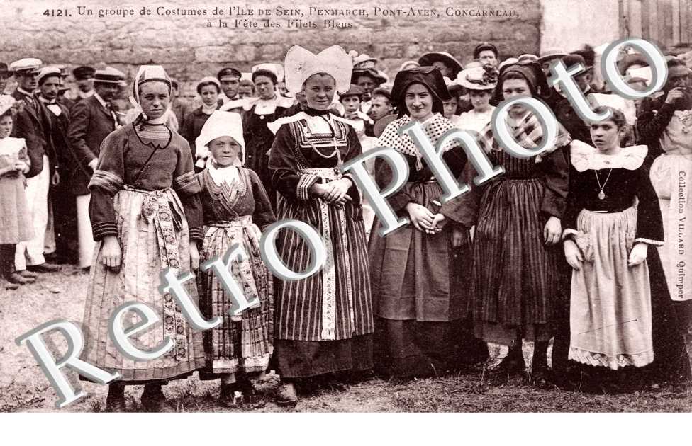 Un groupe de Costumes