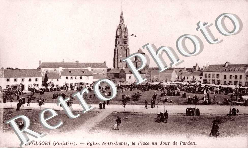Eglise Notre-Dame, la Place un jour de Pardon
