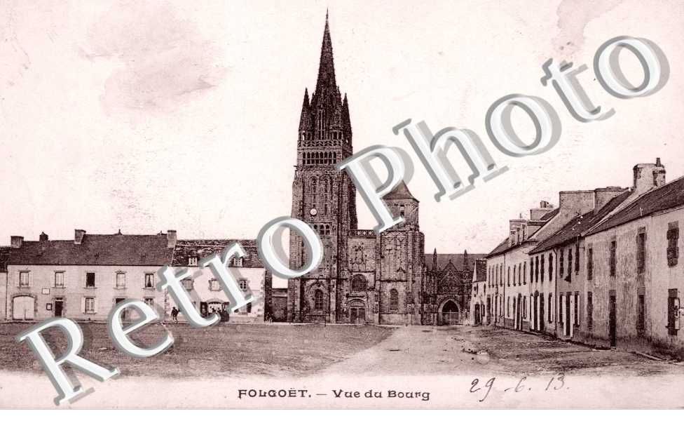 vue du bourg, place, eglise