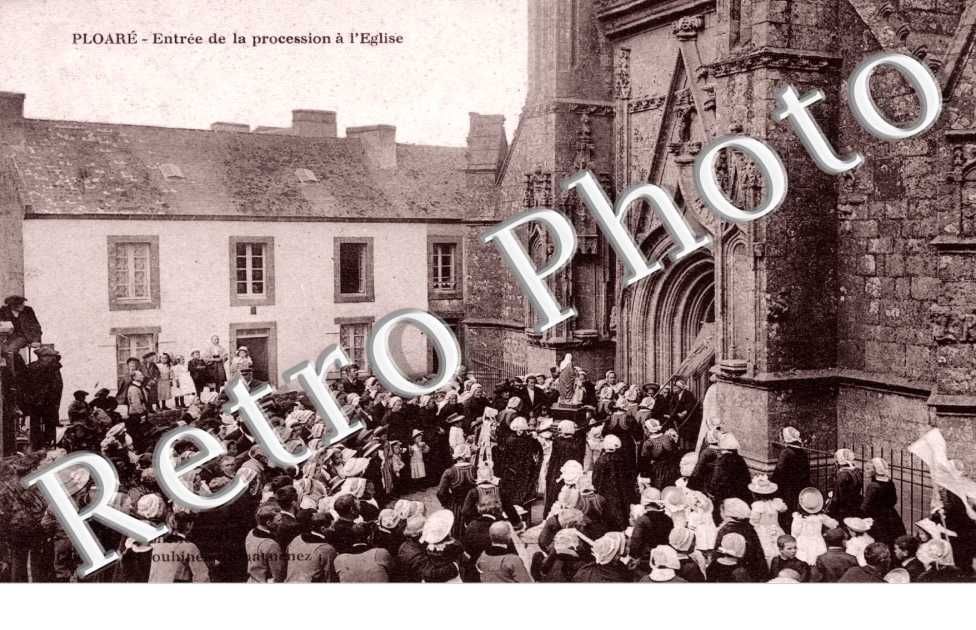 PLOARE - Entree de la Procession a l'Eglise