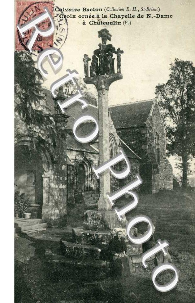 Croix ornee a la Chapelle de Notre-Dame a Chateaulin